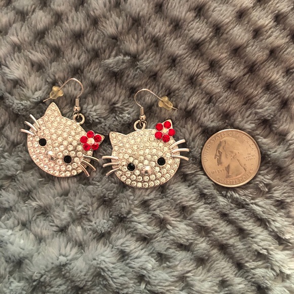 Hello Kitty earrings - Picture 4 of 4